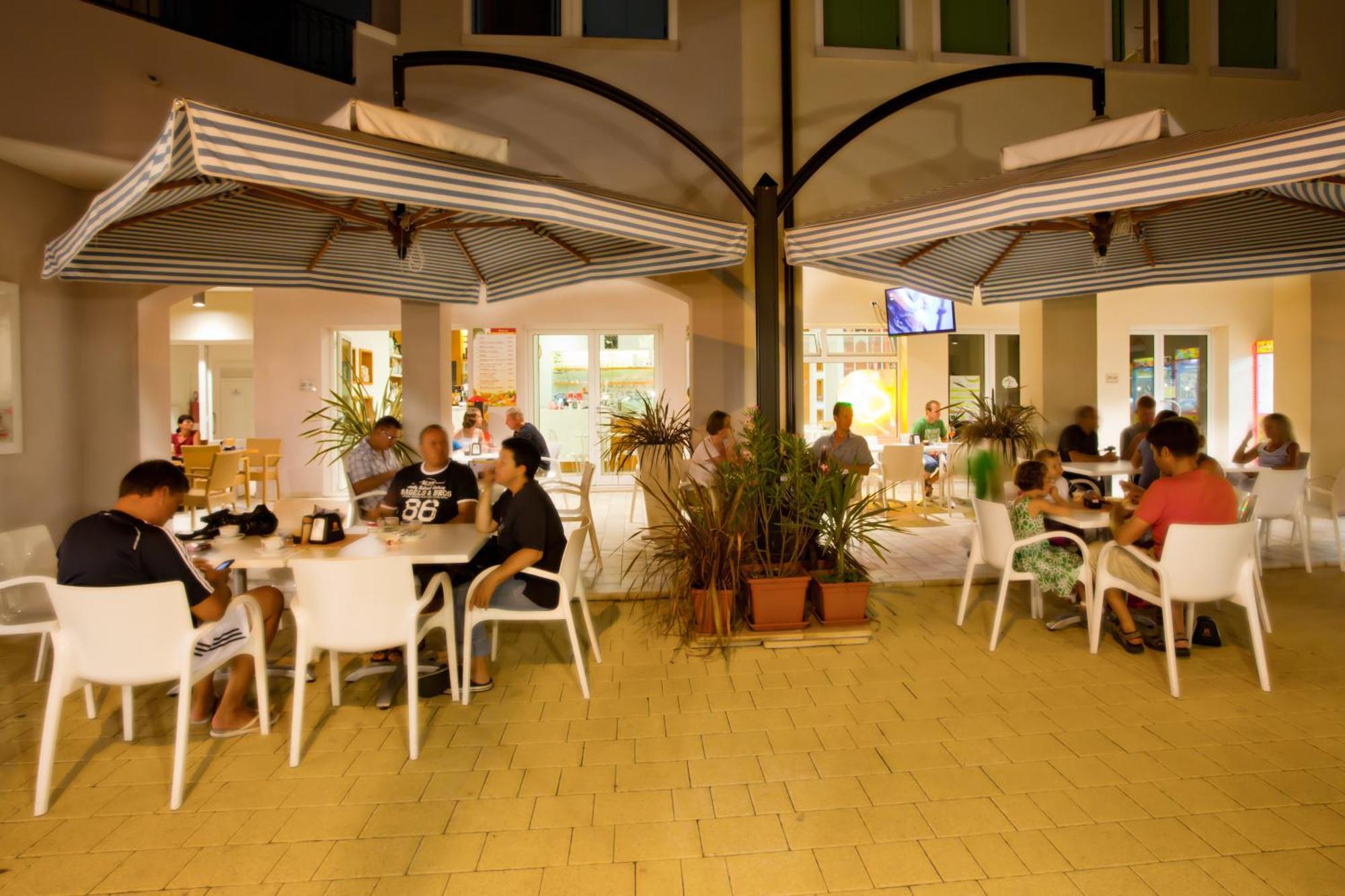 Villaggio A Mare Caorle Bagian luar foto