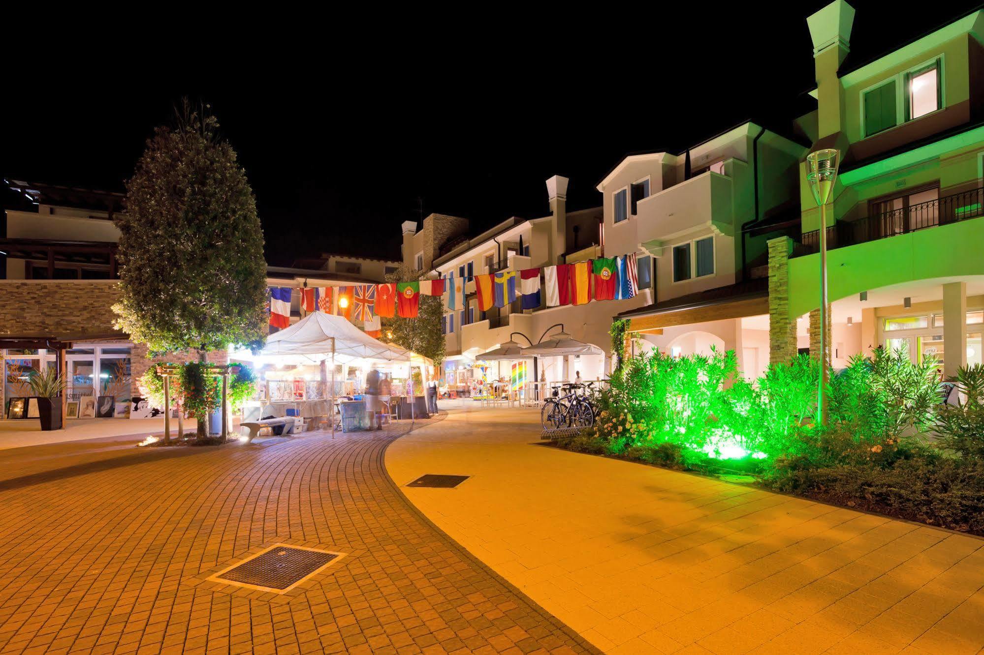 Villaggio A Mare Caorle Bagian luar foto